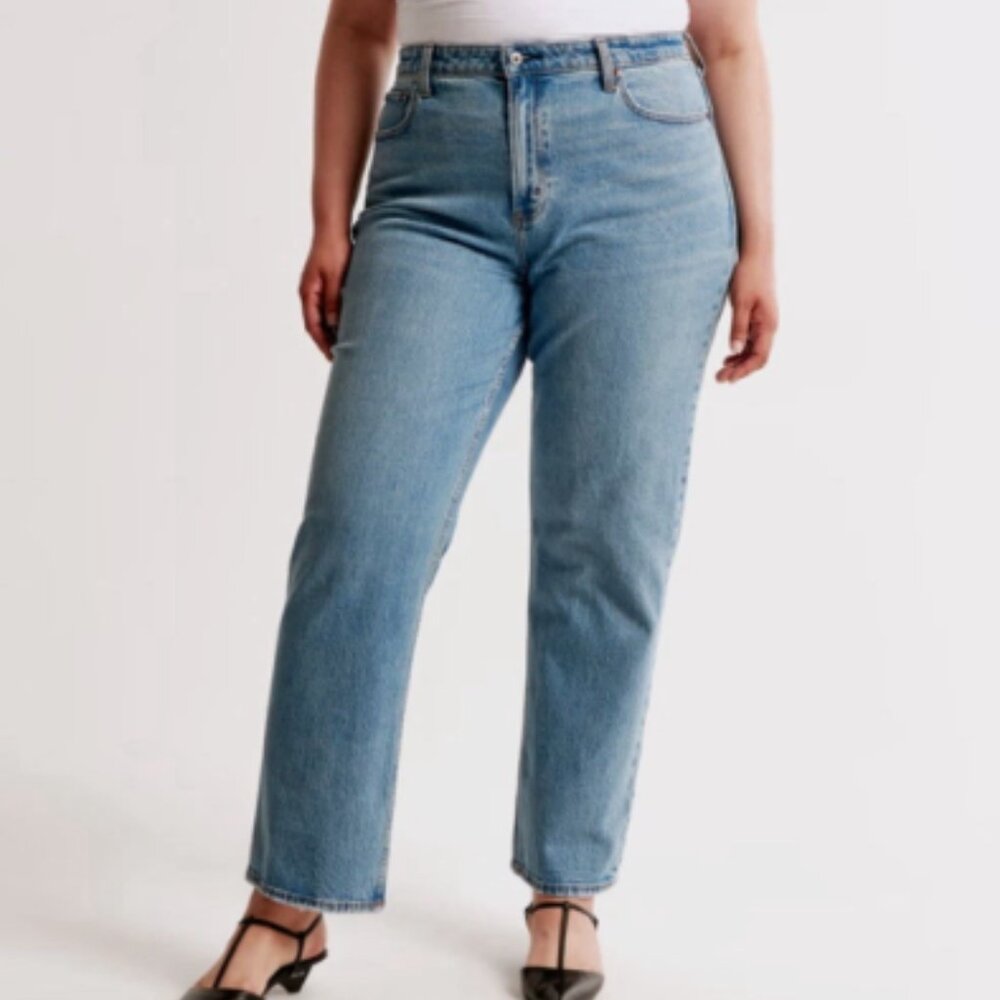 NWT Abercrombie & Fitch Straight High Rise Curve Love 37/24S Short Denim Jeans